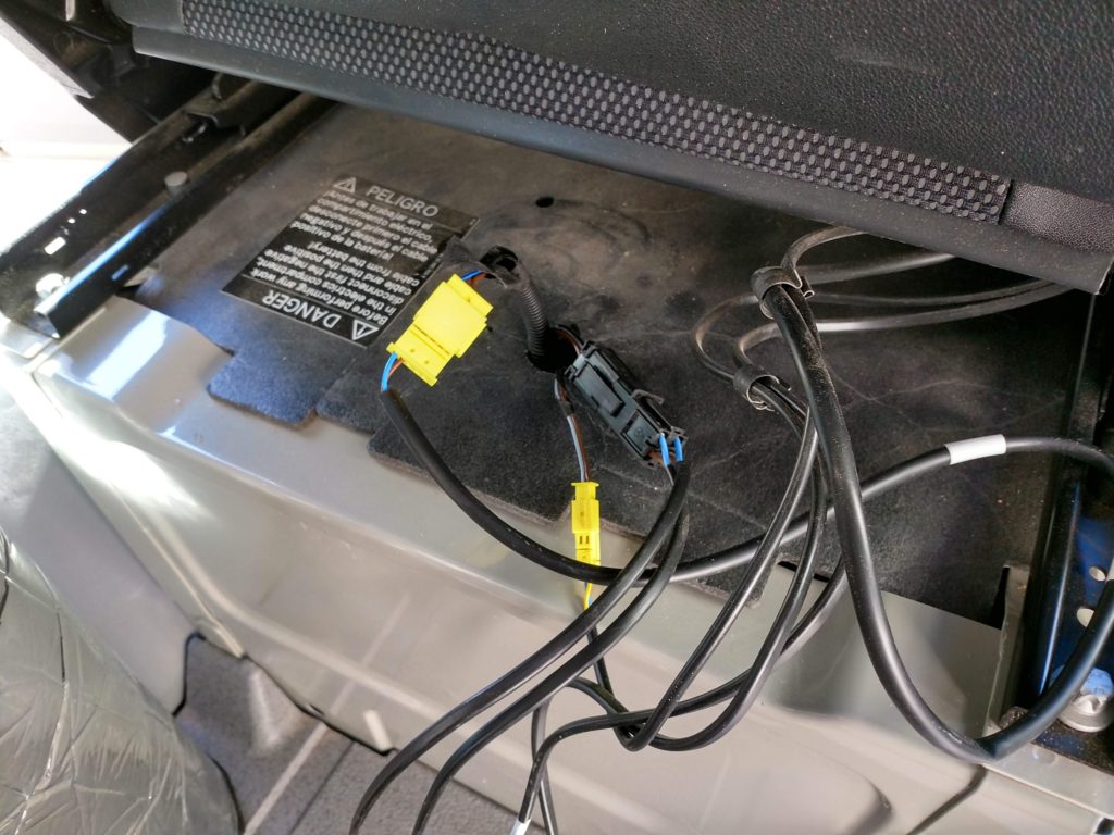 Driver side seat wire connectors