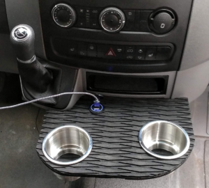 Using the Center Console Cupholders